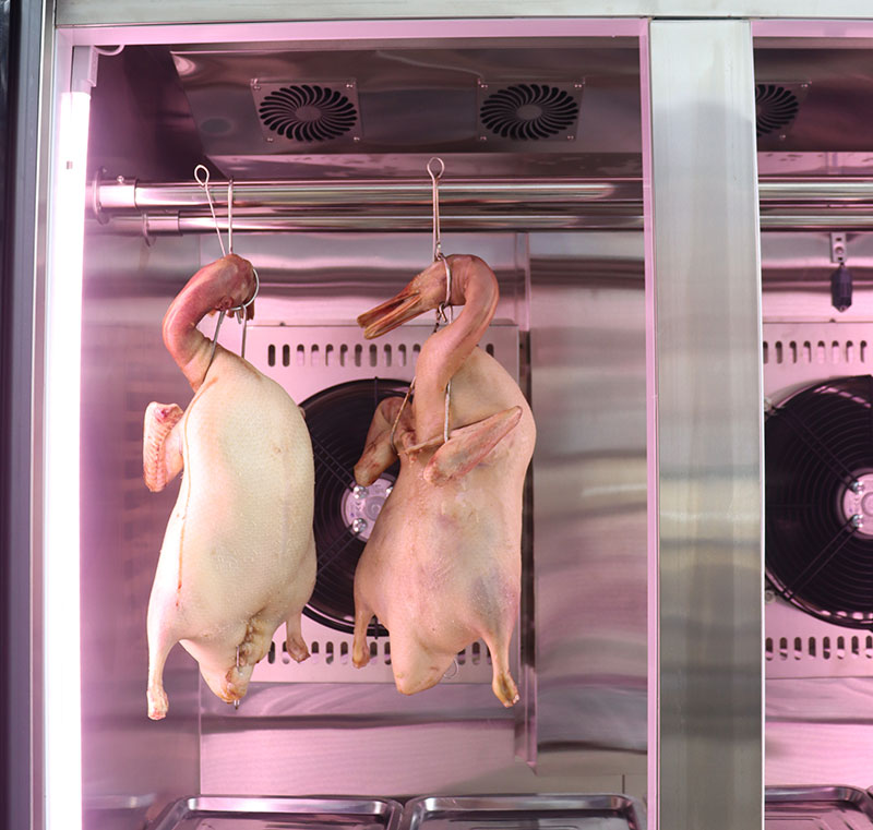 想讓烤鴨的表皮松脆可口？你需要一臺智能晾胚柜！