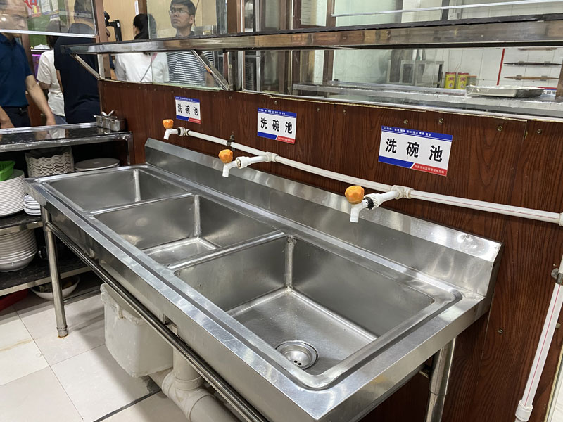 人工洗碗和洗碗機(jī)哪個更省錢？商用洗碗機(jī)和人工洗碗成本數(shù)據(jù)分析